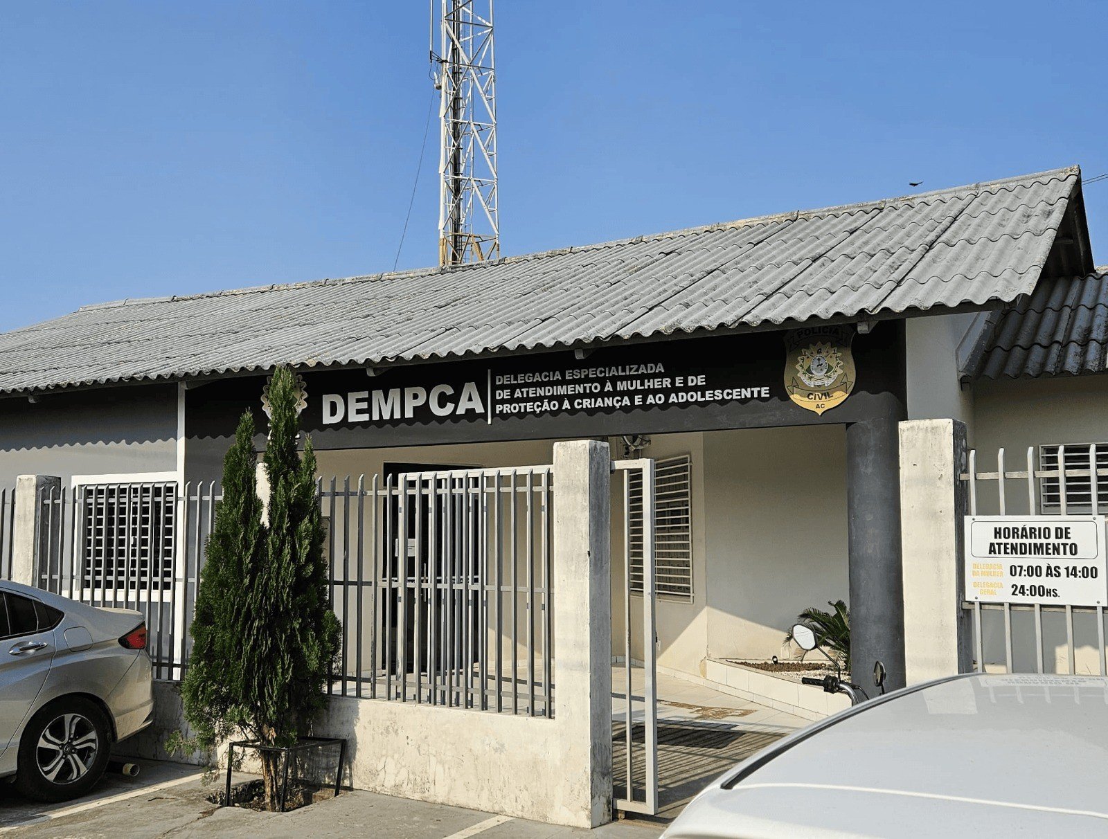 Mulher é presa em motel com duas filhas menores de idade no interior do AC Mulher é presa em motel com duas filhas menores de idade no interior do AC