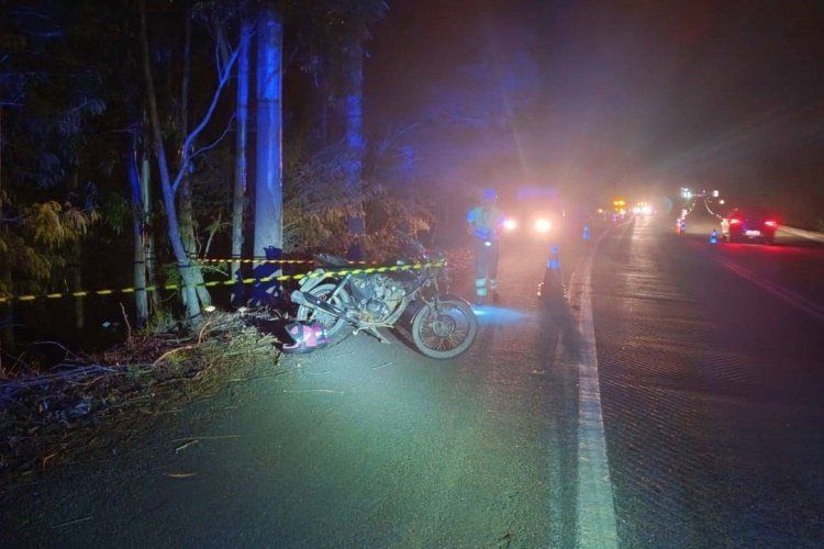 Acidente entre motos deixa um morto e dois gravemente feridos na BR-116 Acidente entre motos deixa um morto e dois gravemente feridos na BR-116