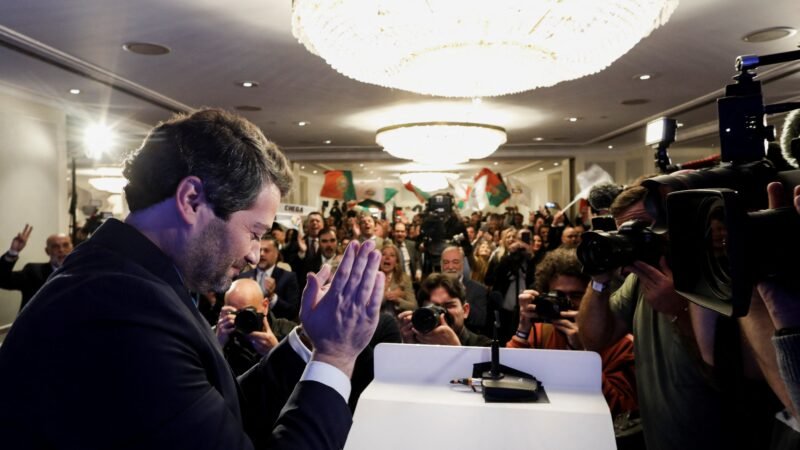 Em queda, extrema direita tentará tirar proveito da crise política em Portugal, após queda de premiê