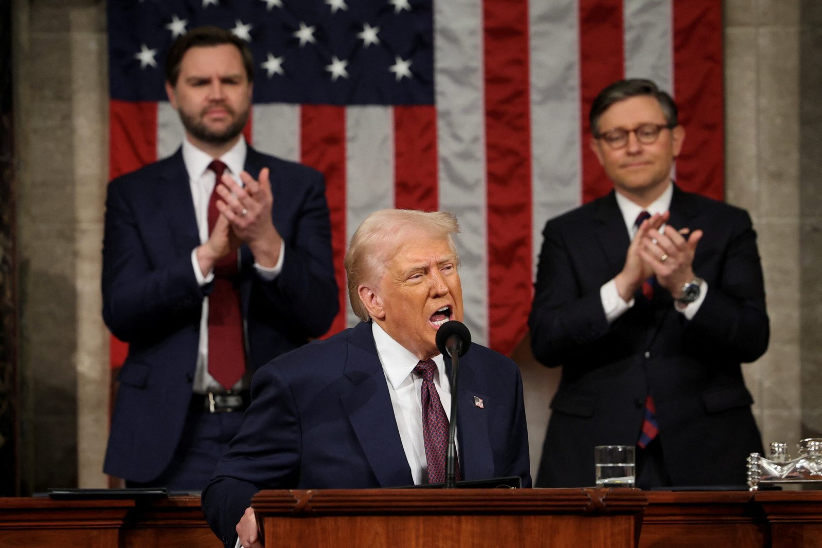 Trump defende ‘tarifaço’ e diz que países como o Brasil ‘roubam’ os EUA com taxas desiguais Trump defende ‘tarifaço’ e diz que países como o Brasil ‘roubam’ os EUA com taxas desiguais