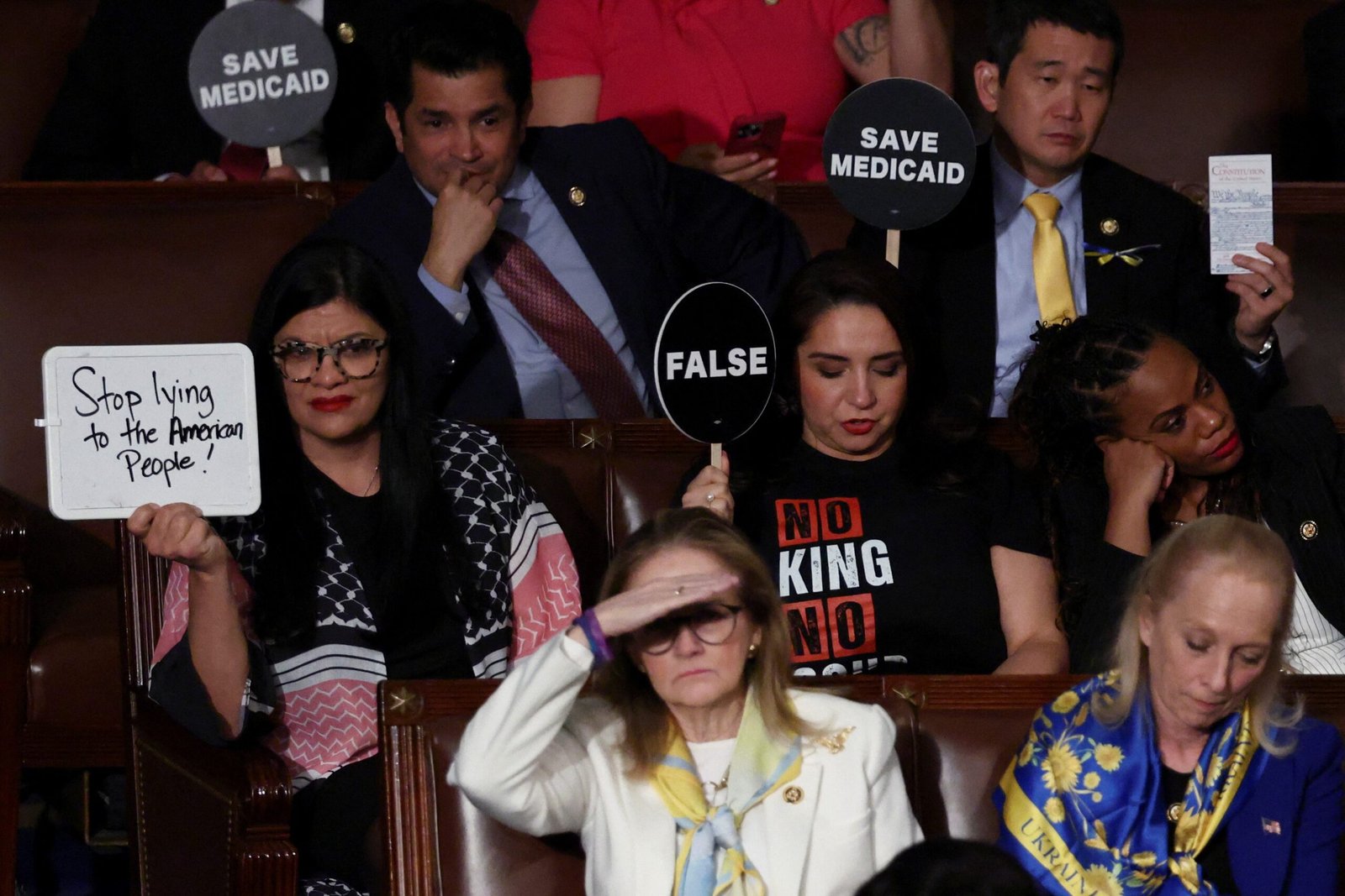 ‘Pare de mentir’; ‘Isso não é normal’; ‘Musk rouba’: democratas enchem Congresso de placas para rebater Trump; FOTOS ‘Pare de mentir’; ‘Isso não é normal’; ‘Musk rouba’: democratas enchem Congresso de placas para rebater Trump; FOTOS