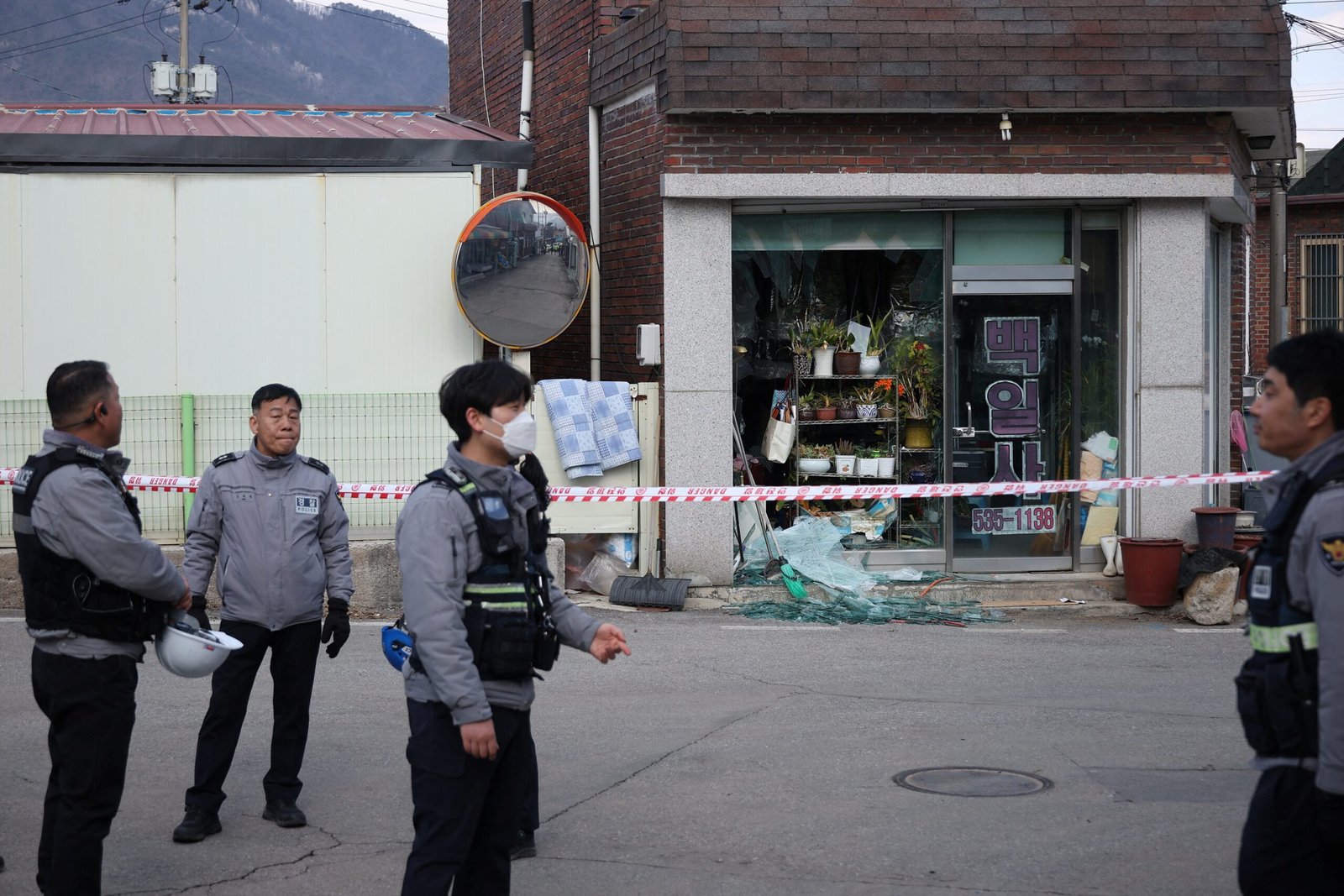 Bombas atingem cidade na Coreia do Sul e deixam 15 feridos durante exercícios militares Bombas atingem cidade na Coreia do Sul e deixam 15 feridos durante exercícios militares