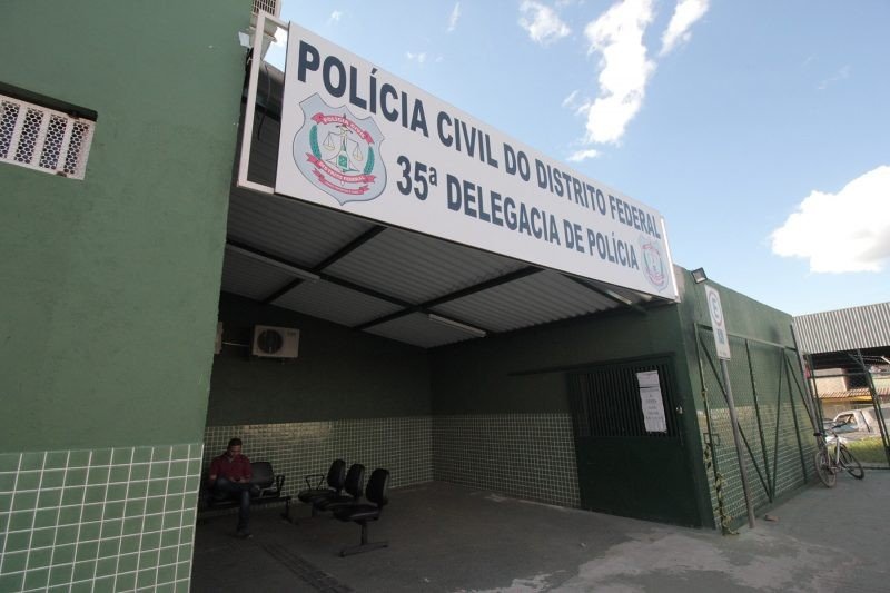 Preso morre dentro de cela em delegacia do DF; polícia investiga Preso morre dentro de cela em delegacia do DF; polícia investiga