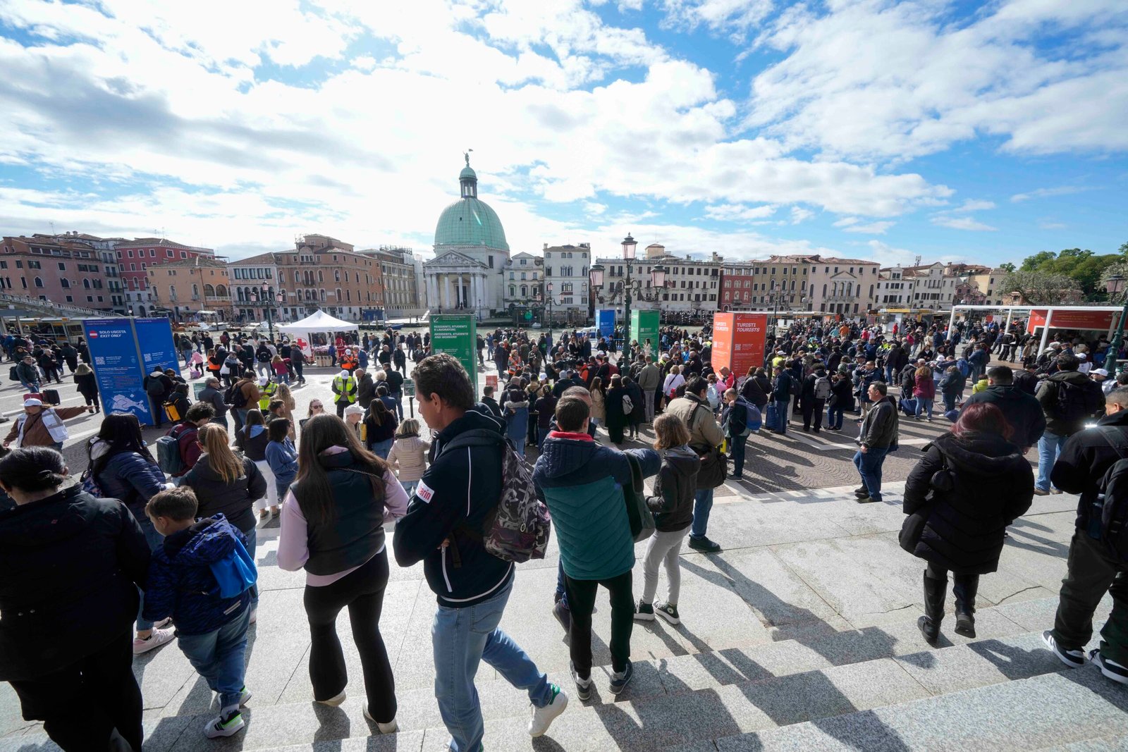 Taxa do turista: destinos da Europa e Ásia ampliam cobrança para conter excesso de viajantes Taxa do turista: destinos da Europa e Ásia ampliam cobrança para conter excesso de viajantes