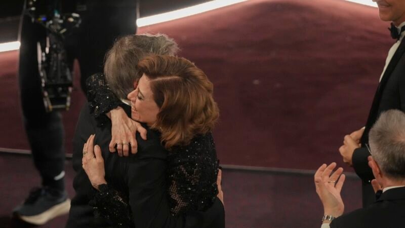 ‘Nós vamos sorrir’, comemora Fernanda Torres após conquista de ‘Ainda estou aqui’ no Oscar