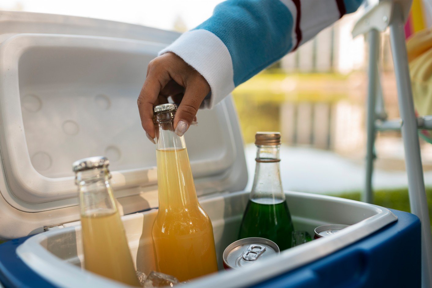 Gelo, álcool e sal: como funciona o experimento que promete deixar bebidas de coolers ainda mais geladas Gelo, álcool e sal: como funciona o experimento que promete deixar bebidas de coolers ainda mais geladas