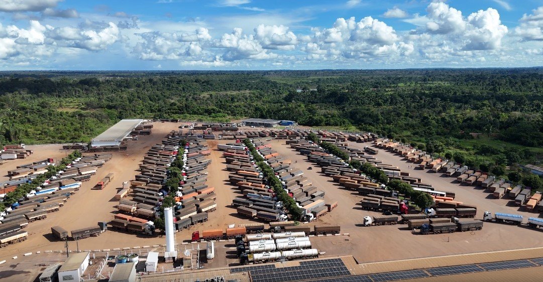 Mais de 1 mil caminhoneiros ‘acampam’ por dias para escoar produção de soja em Rondônia Mais de 1 mil caminhoneiros ‘acampam’ por dias para escoar produção de soja em Rondônia