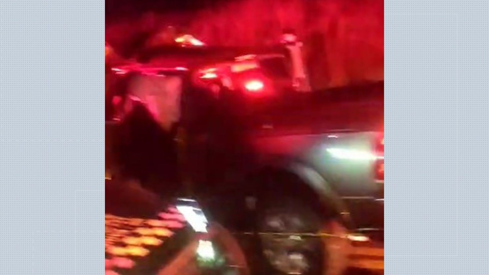 Acidente entre caminhonete e caminhão mata 4 pessoas no interior de SP Acidente entre caminhonete e caminhão mata 4 pessoas no interior de SP