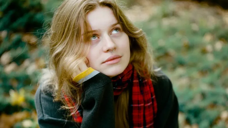 Girl in Red: quem é a cantora que abriu turnê de Taylor Swift com indie pop sentimental