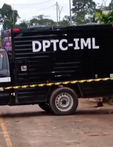 Três homens são executados a tiros em ataque criminoso dentro de casa em Rio Branco Três homens são executados a tiros em ataque criminoso dentro de casa em Rio Branco