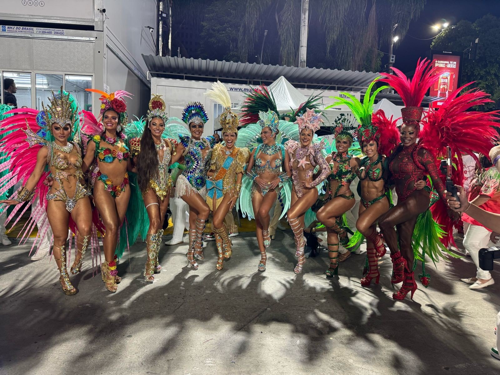 FOTOS: musas da Grande Rio entregam looks no 3º dia de desfiles do carnaval carioca FOTOS: musas da Grande Rio entregam looks no 3º dia de desfiles do carnaval carioca