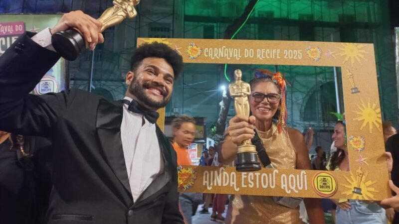 Torcida pelo Oscar para Fernanda Torres e ‘Ainda Estou Aqui’ toma as ruas de Olinda e Recife no carnaval