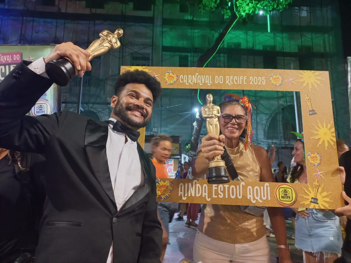 Torcida pelo Oscar para Fernanda Torres e ‘Ainda Estou Aqui’ toma as ruas de Olinda e Recife no carnaval Torcida pelo Oscar para Fernanda Torres e ‘Ainda Estou Aqui’ toma as ruas de Olinda e Recife no carnaval