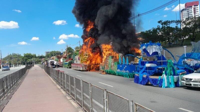 Carros alegóricos de escola de samba pegam fogo na Zona Oeste de SP, diz Corpo de Bombeiros
