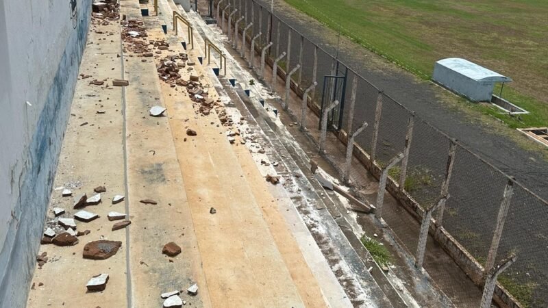 Chuva causa estragos no telhado de igreja e de ginásio de esportes em Paraguaçu Paulista