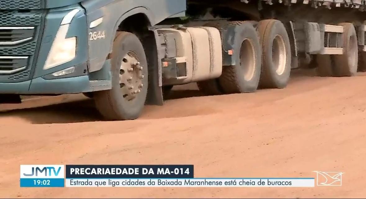 Motoristas enfrentam dificuldades na MA-014 devido a buracos e precariedade da estrada Motoristas enfrentam dificuldades na MA-014 devido a buracos e precariedade da estrada