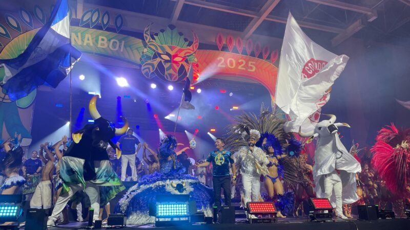 Mesmo com apagão, Studio 5 lotado mantém festa e toadas na 1ª noite do Carnaboi 2025