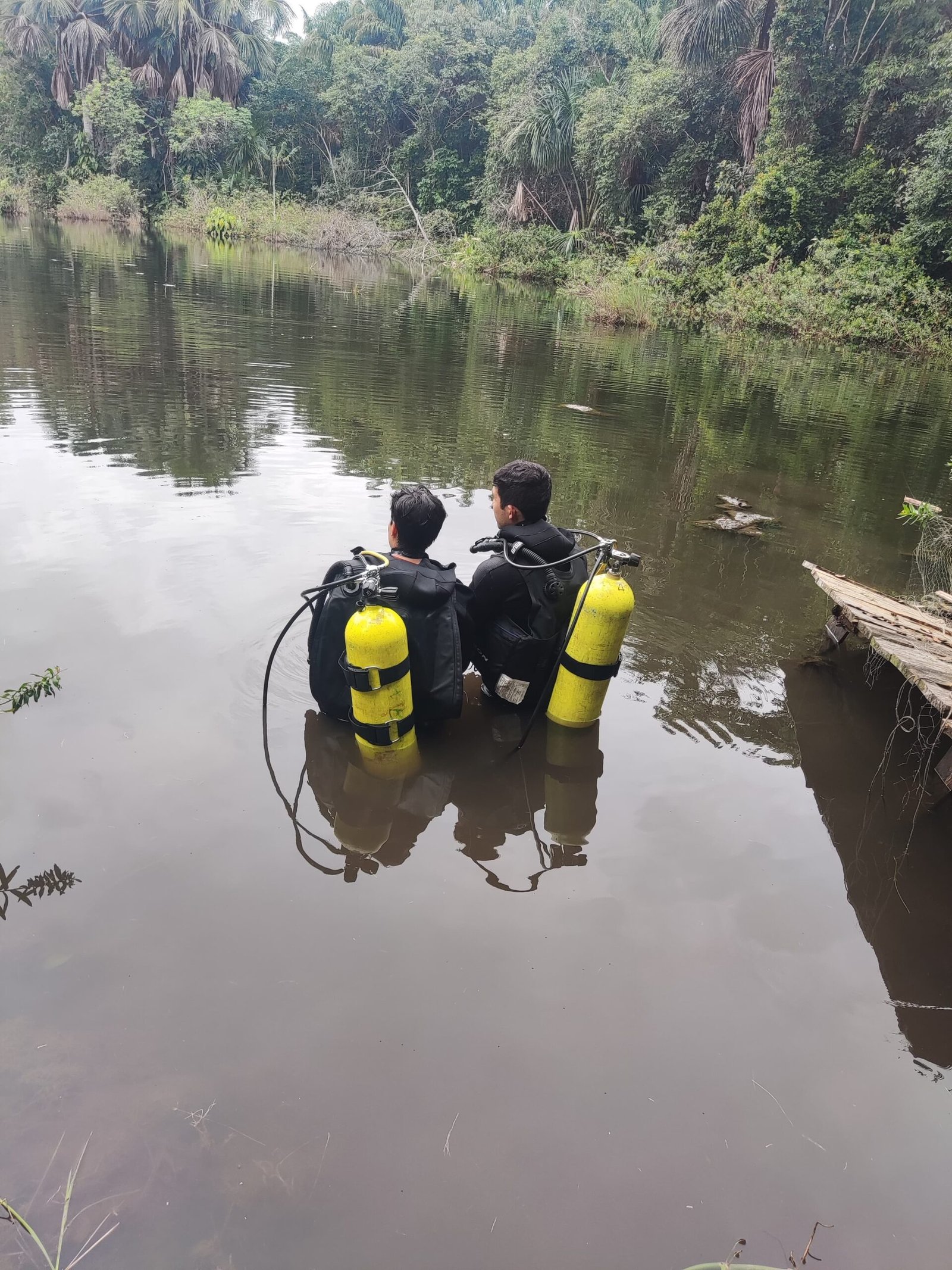 Caseiro morre afogado após tentar retirar rede de pesca e cair em represa Caseiro morre afogado após tentar retirar rede de pesca e cair em represa