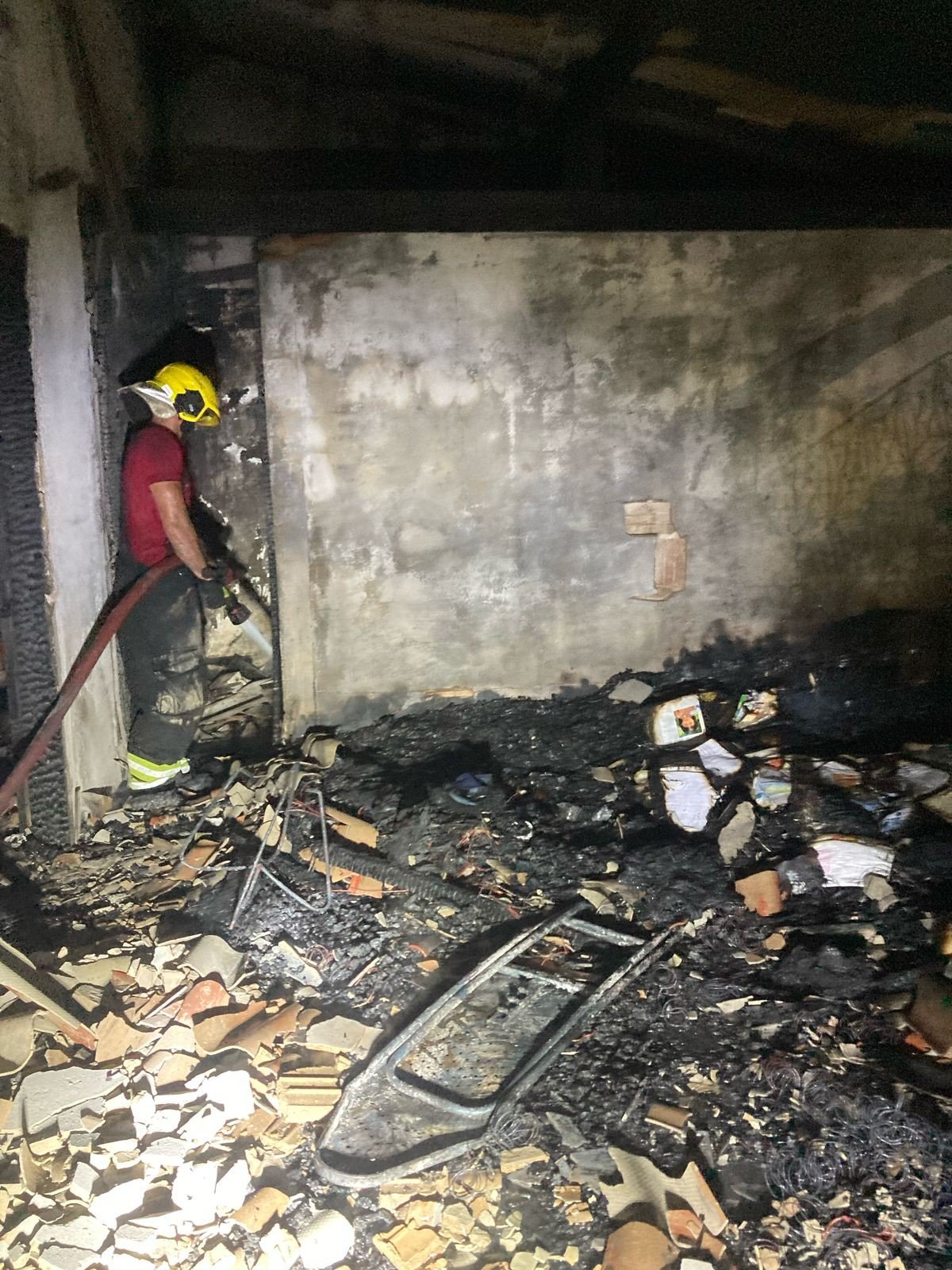 Idosa é resgatada inconsciente de incêndio que destruiu casa na Zona Sul de Manaus Idosa é resgatada inconsciente de incêndio que destruiu casa na Zona Sul de Manaus