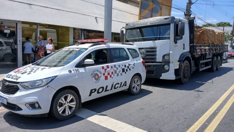 Polícia recupera caminhão furtado em Guararema