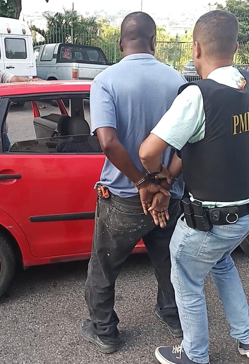 Foragido por tráfico é preso após ser identificado por sistema de reconhecimento facial na Baixada Fluminense Foragido por tráfico é preso após ser identificado por sistema de reconhecimento facial na Baixada Fluminense
