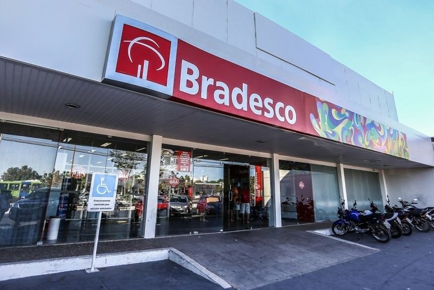 Dia do Trabalho: bancos abrem no feriado? E os Correios? Veja o que vai funcionar no 1º de maio Dia do Trabalho: bancos abrem no feriado? E os Correios? Veja o que vai funcionar no 1º de maio