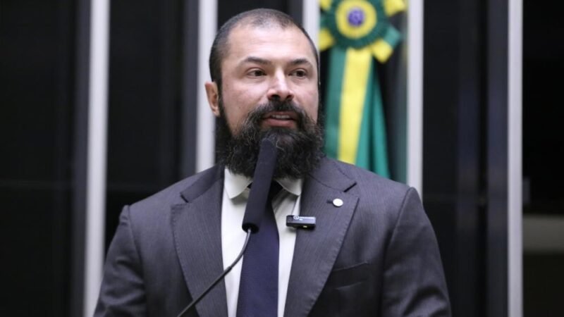Comissão comandada pela oposição quer votar projeto para desarmar segurança pessoal de Lula