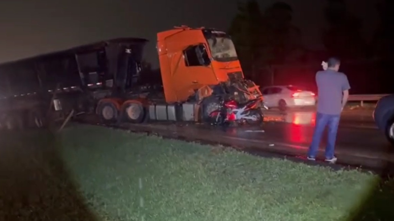 Motorista morre após engavetamento em rodovia do interior de SP