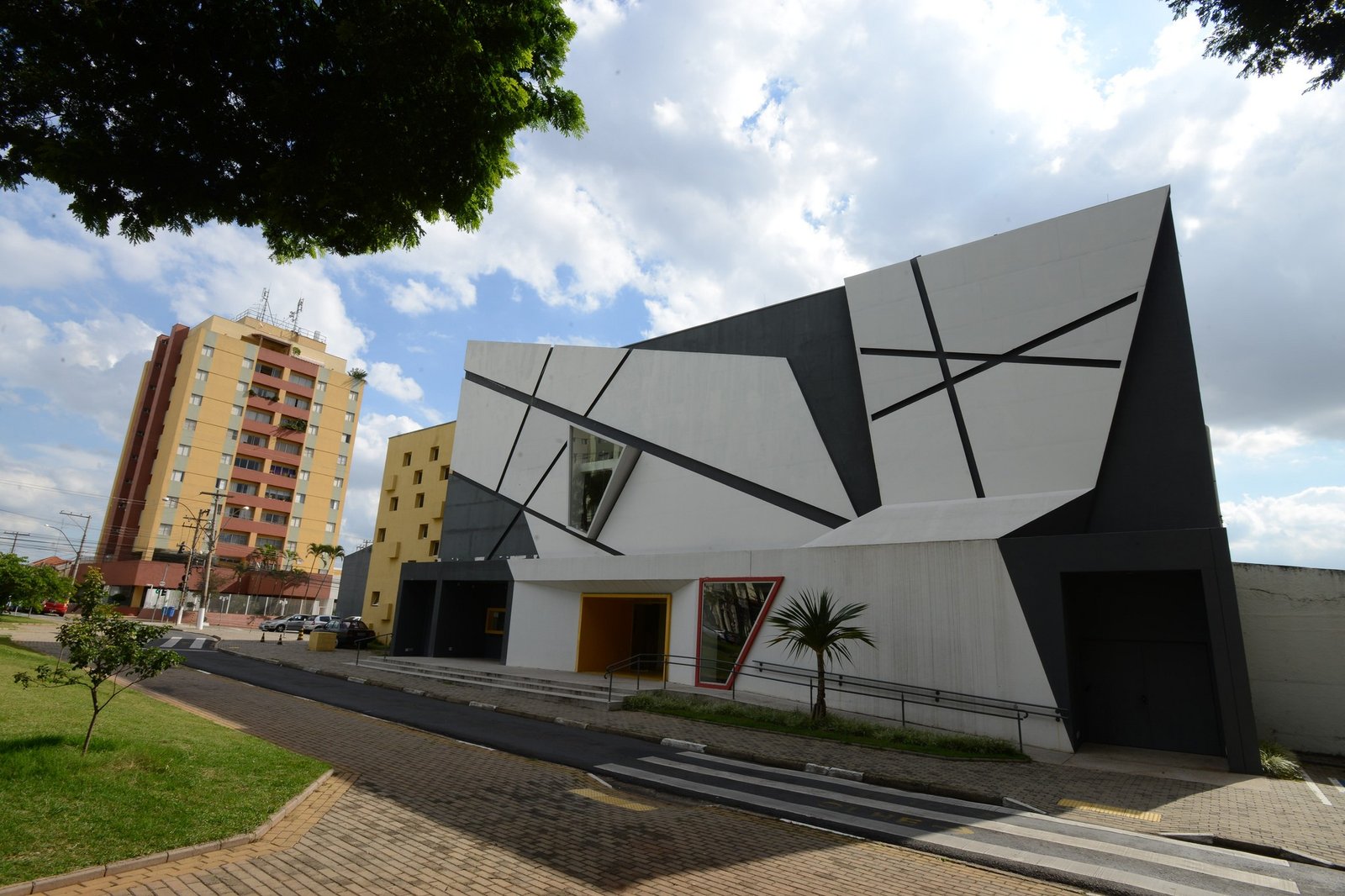 Após ficar um mês sem bilheteria, Campinas firma novo contrato e retoma vendas de ingressos no Teatro Castro Mendes Após ficar um mês sem bilheteria, Campinas firma novo contrato e retoma vendas de ingressos no Teatro Castro Mendes