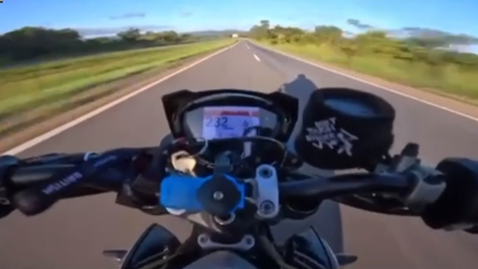 Vídeo mostra motociclista a 232 km/h na BR-060; PRF investiga grupo Vídeo mostra motociclista a 232 km/h na BR-060; PRF investiga grupo
