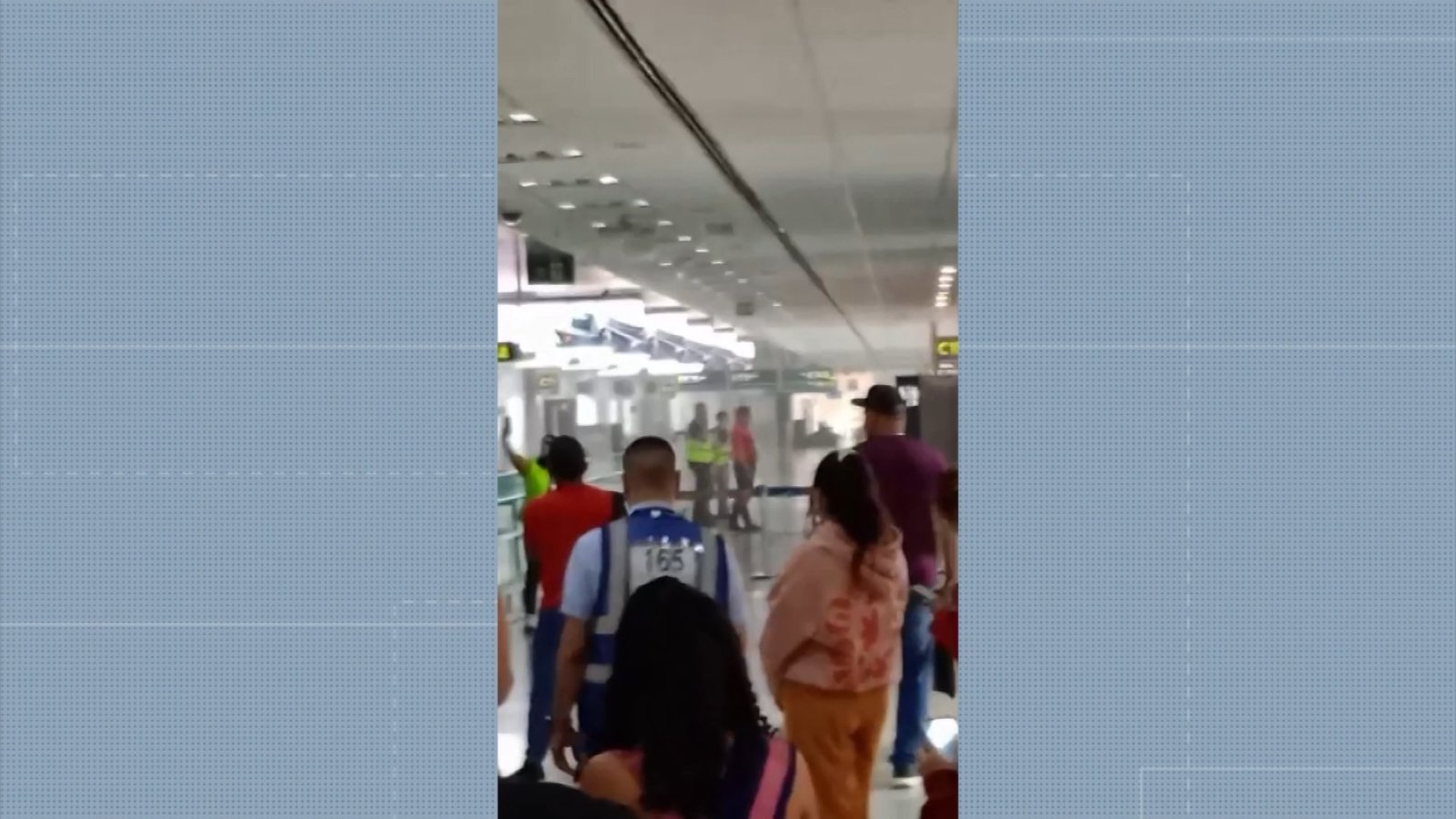 Princípio de incêndio é registrado em sala de funcionários no Aeroporto de Viracopos, em Campinas Princípio de incêndio é registrado em sala de funcionários no Aeroporto de Viracopos, em Campinas