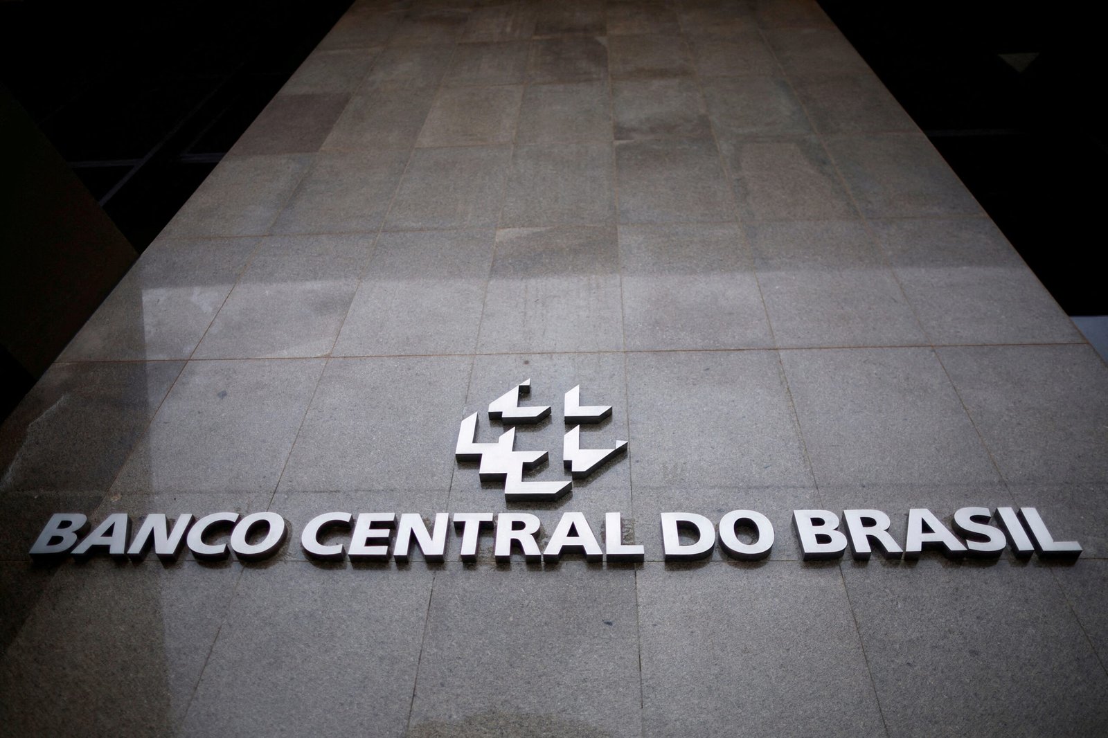 Copom deve subir juro para 14,75% ao ano, o maior patamar em quase duas décadas Copom deve subir juro para 14,75% ao ano, o maior patamar em quase duas décadas
