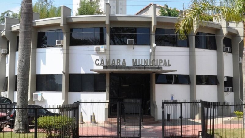 Prefeitura veta projeto que prevê aumento salarial para parte dos servidores da Câmara de Arujá