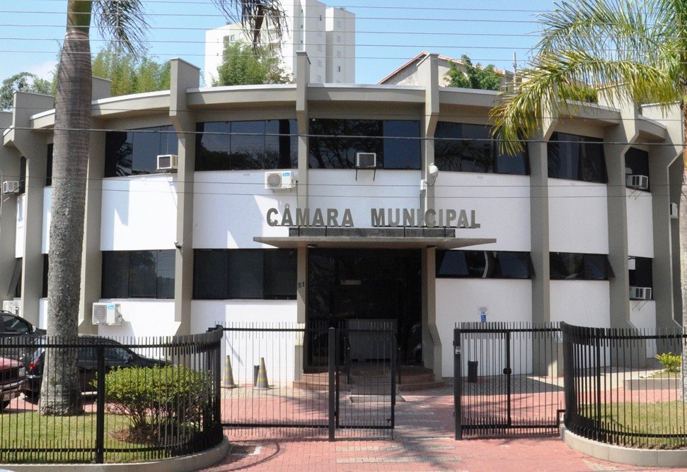 Prefeitura veta projeto que prevê aumento salarial para parte dos servidores da Câmara de Arujá Prefeitura veta projeto que prevê aumento salarial para parte dos servidores da Câmara de Arujá