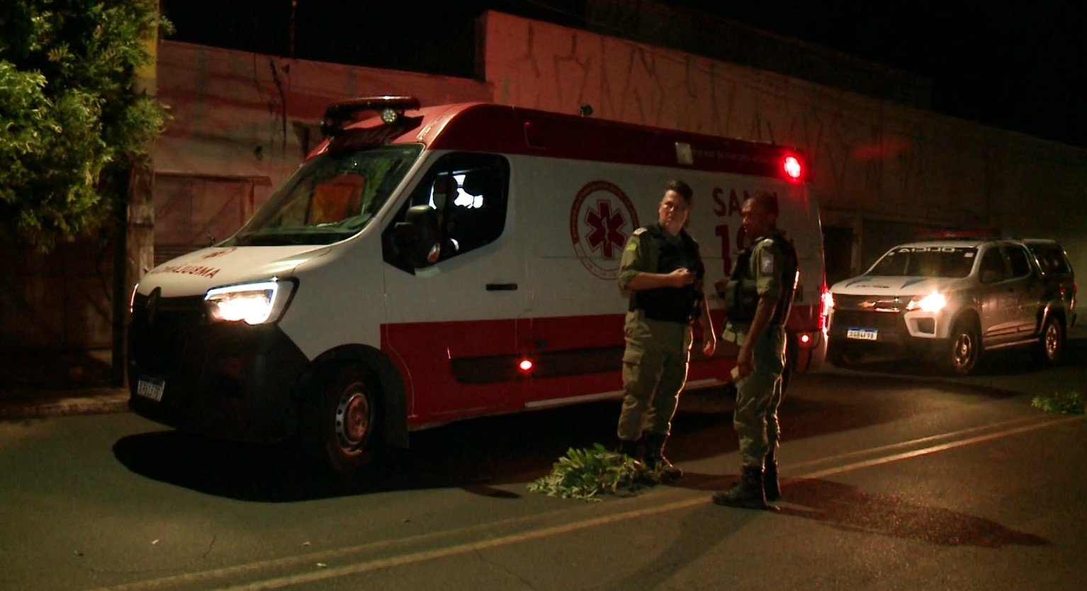 Jovem é assassinado com mais de dez tiros na casa da namorada em Cristino Castro, no Sul do Piauí Jovem é assassinado com mais de dez tiros na casa da namorada em Cristino Castro, no Sul do Piauí