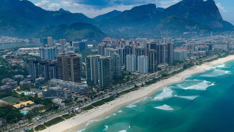 Veranico com praias limpas: fim de semana de sol e calor tem quase toda a orla do Rio própria ao banho