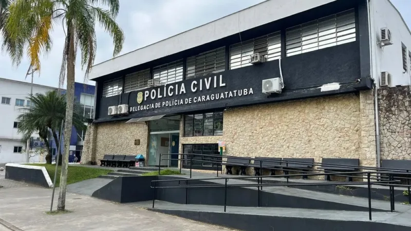 Homem morre após ser atropelado por moto enquanto atravessava rodovia em Caraguatatuba, SP