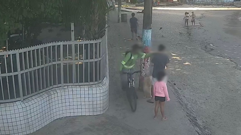 Ladrão rouba corrente e tenta fugir pelo mar em São Vicente; VÍDEO