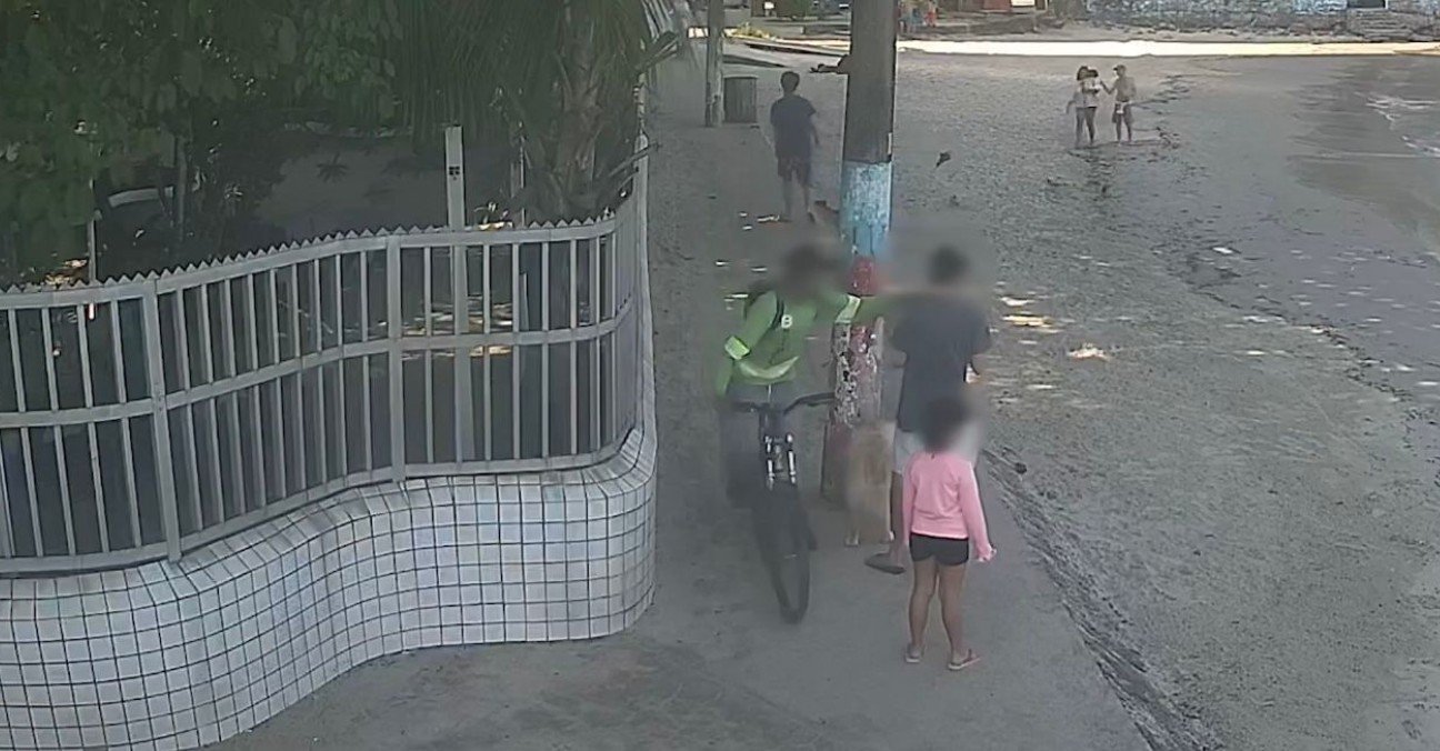 Ladrão rouba corrente e tenta fugir pelo mar em São Vicente; VÍDEO Ladrão rouba corrente e tenta fugir pelo mar em São Vicente; VÍDEO