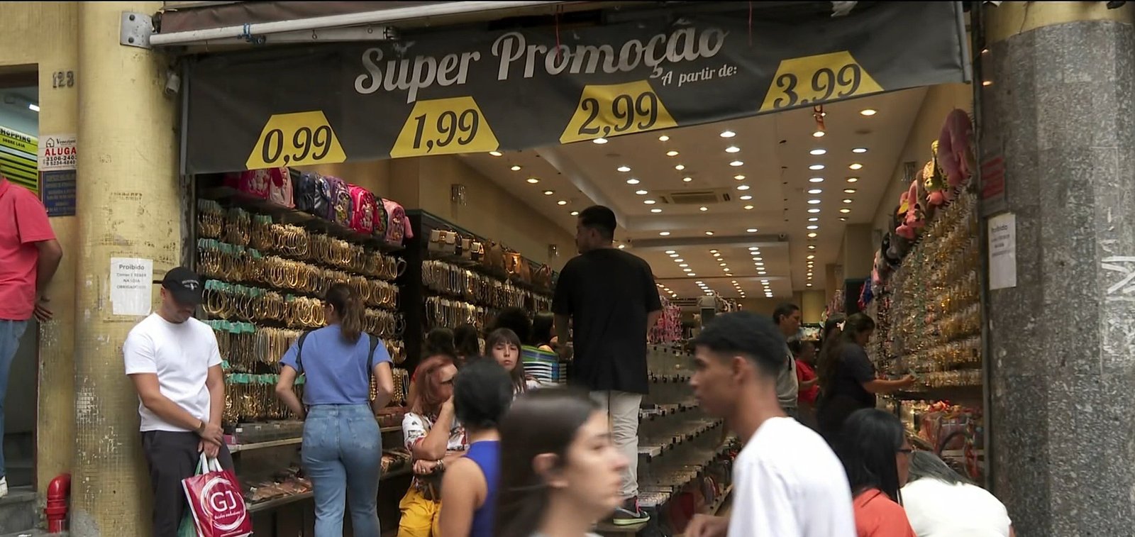 Dia das Mães: Filhos deixam presente para última hora e lotam comércio em SP Dia das Mães: Filhos deixam presente para última hora e lotam comércio em SP