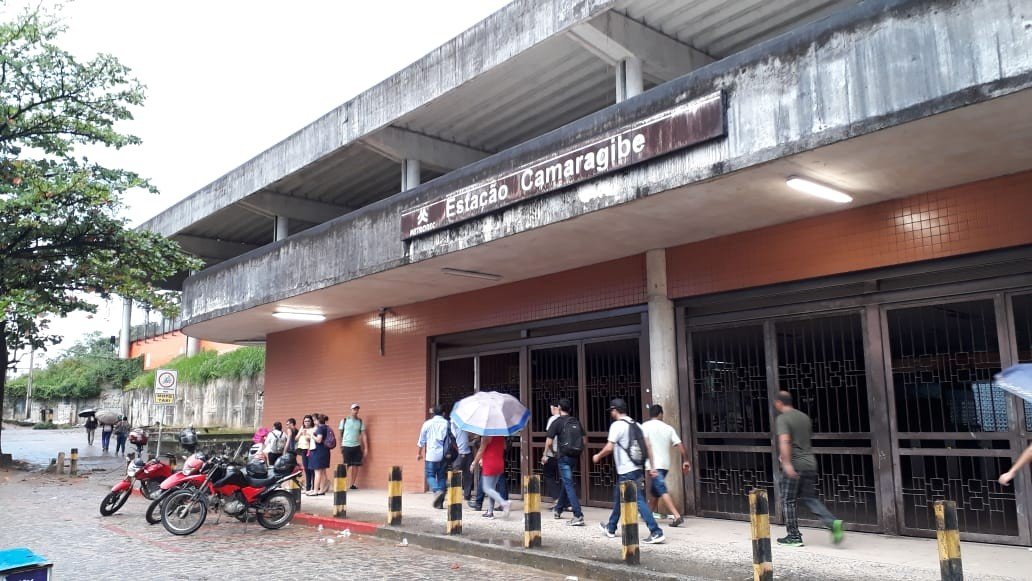 Passageiro morre após ter mal súbito dentro de trem do Metrô do Recife Passageiro morre após ter mal súbito dentro de trem do Metrô do Recife