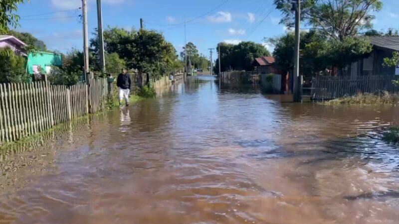 RS tem quase 900 pessoas fora de casa após temporal, diz Defesa Civil