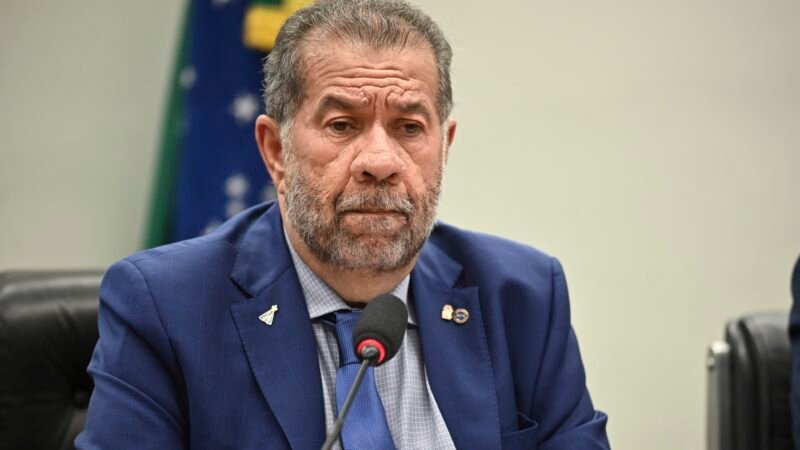 Aliados no PDT recomendaram a Lupi deixar o ministério da Previdência