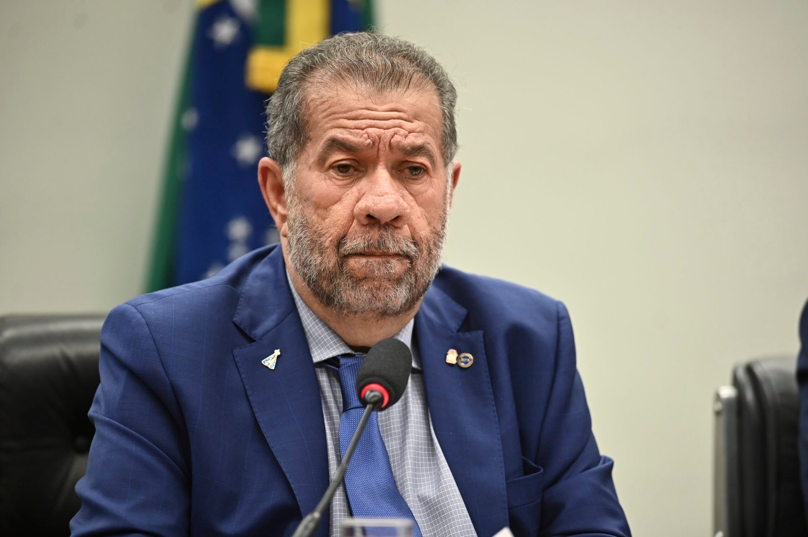 Aliados no PDT recomendaram a Lupi deixar o ministério da Previdência Aliados no PDT recomendaram a Lupi deixar o ministério da Previdência