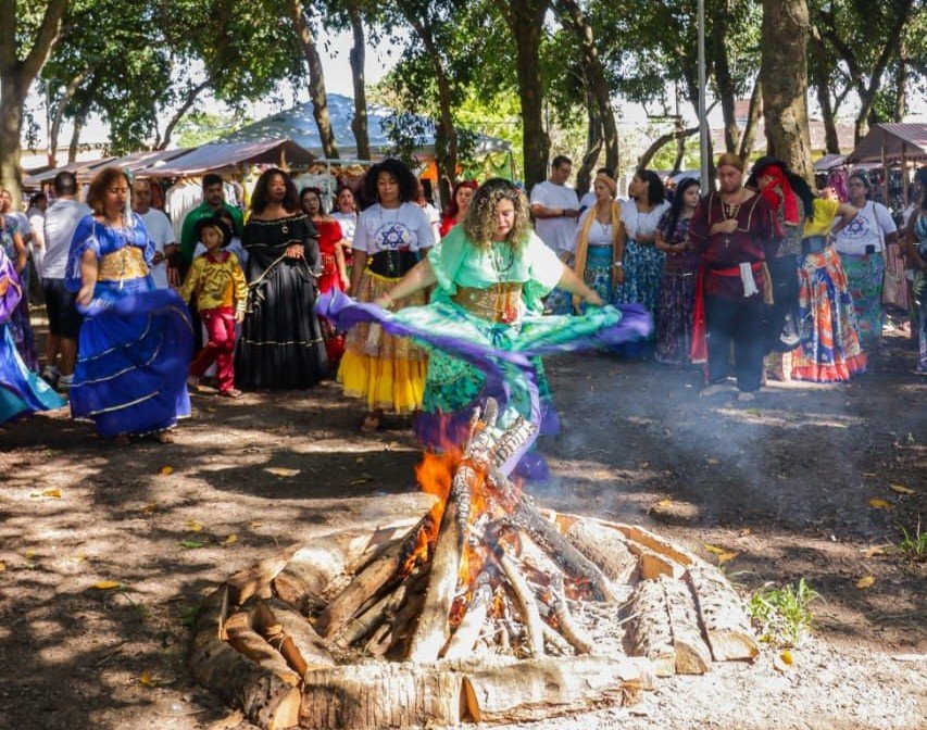 Guaratiba tem domingo de celebrações em homenagem a Santa Sara Kali, padroeira do povo cigano Guaratiba tem domingo de celebrações em homenagem a Santa Sara Kali, padroeira do povo cigano