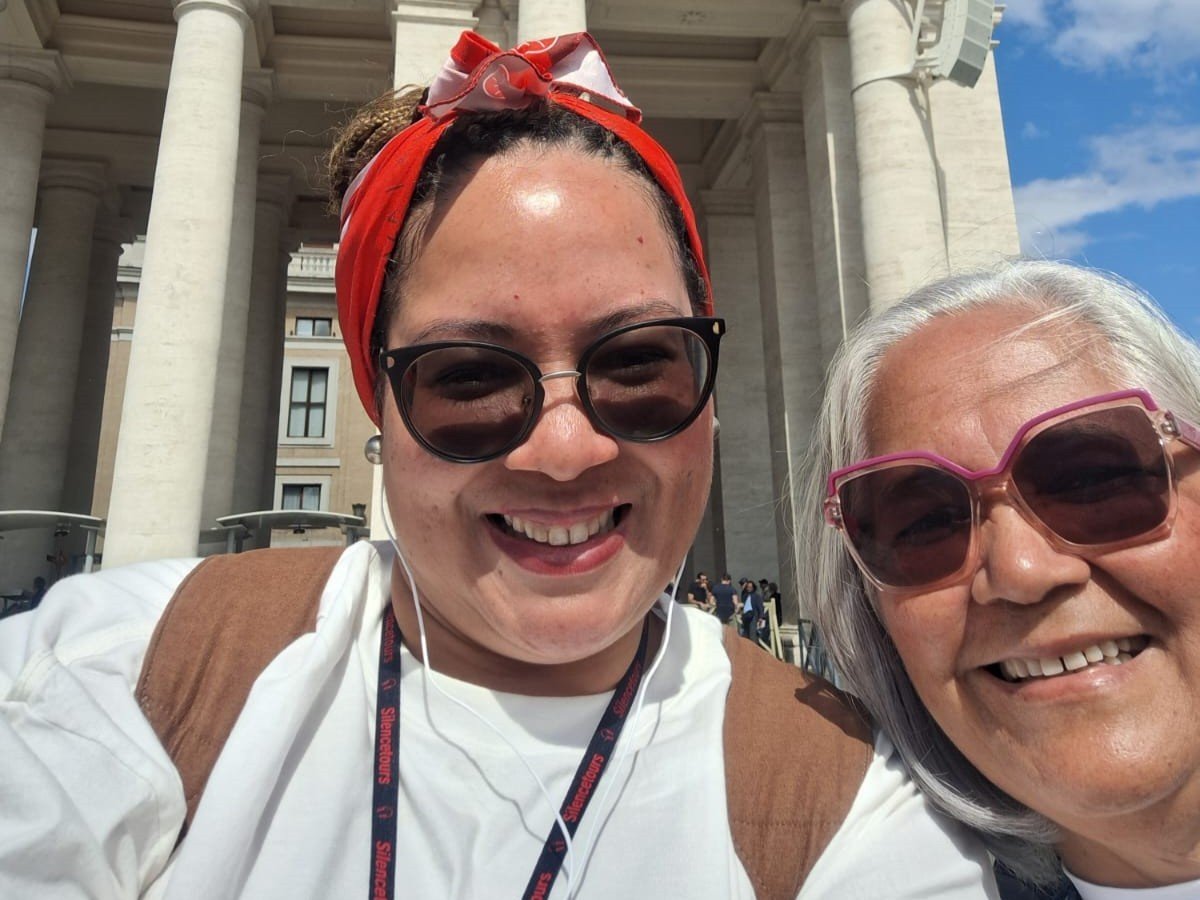 ‘Grande privilégio enquanto católica’: pernambucanas em Roma falam sobre emoção após anúncio do novo papa ‘Grande privilégio enquanto católica’: pernambucanas em Roma falam sobre emoção após anúncio do novo papa