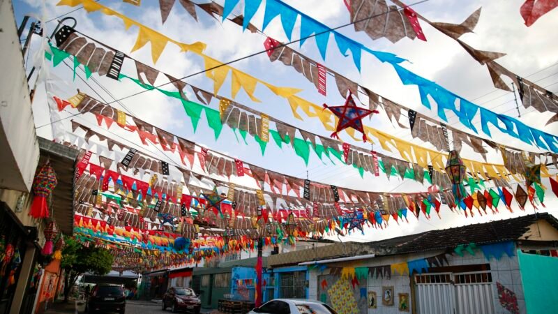 Prefeitura do Recife inicia licenciamento para comércio e festas de São João; veja como fazer inscrição