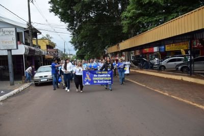 PASSEATA DE CONSCIENTIZAÇÃO DO AUTISMO ACONTECEU NO SÁBADO DIA (5).