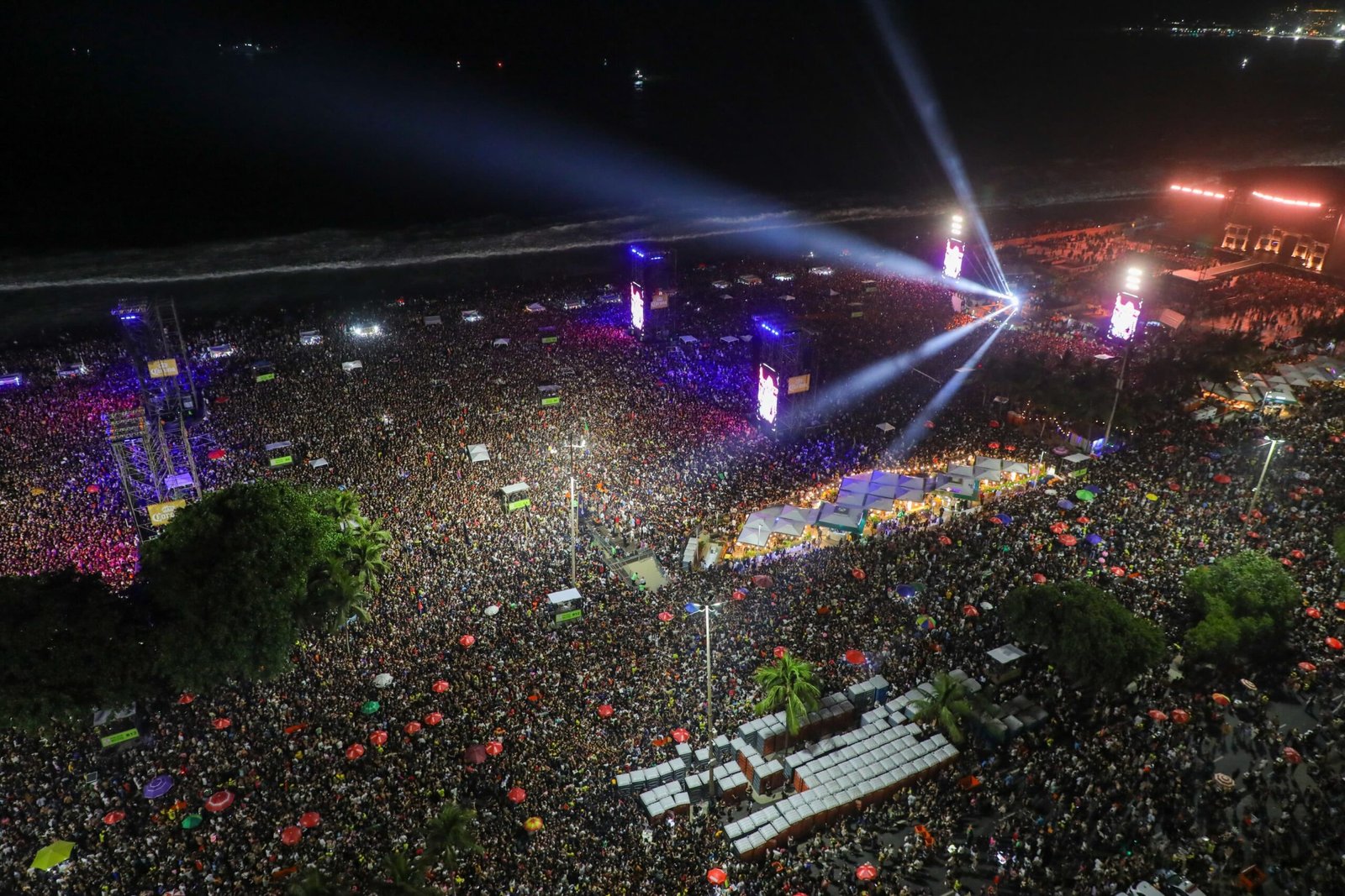 Lady Gaga faz show para 2,1 milhões em Copacabana Lady Gaga faz show para 2,1 milhões em Copacabana