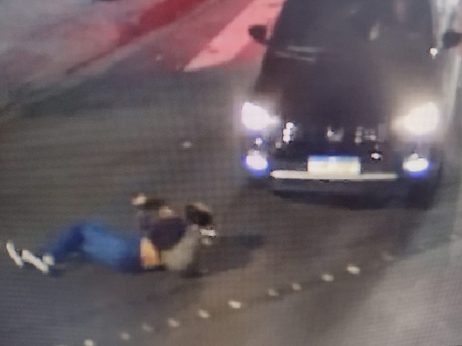 VÍDEO: Chef de cozinha é atropelada na faixa de pedestres em BH; motorista teria furado sinal vermelho VÍDEO: Chef de cozinha é atropelada na faixa de pedestres em BH; motorista teria furado sinal vermelho